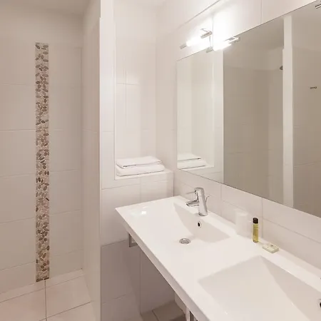 Ξενοδοχείο Alienor 2*